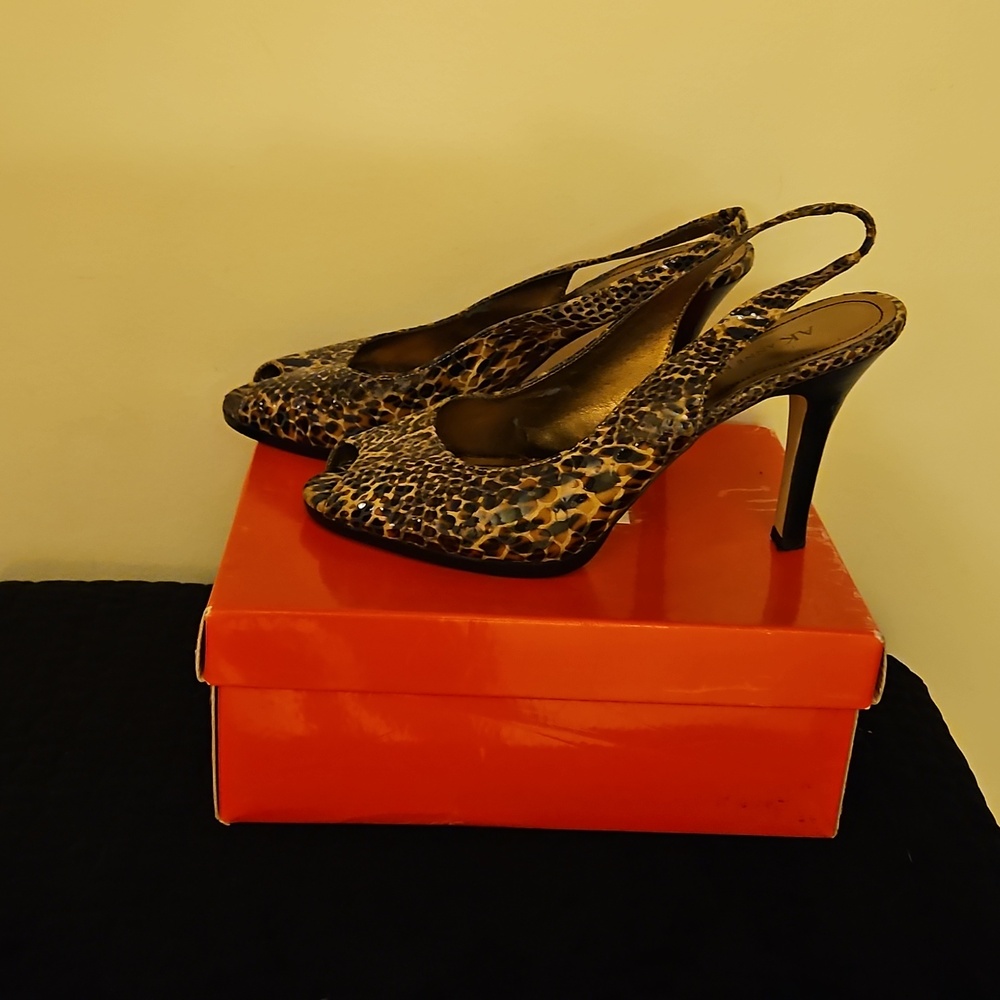 Anne Klein Patent Leather Snakeskin Peep Toe Sling Back Pumps 9-1/2 M - Picture 3 of 8